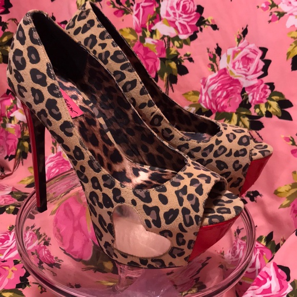 Betsey Johnson Barbie leopard heart platform shoes heels vintage